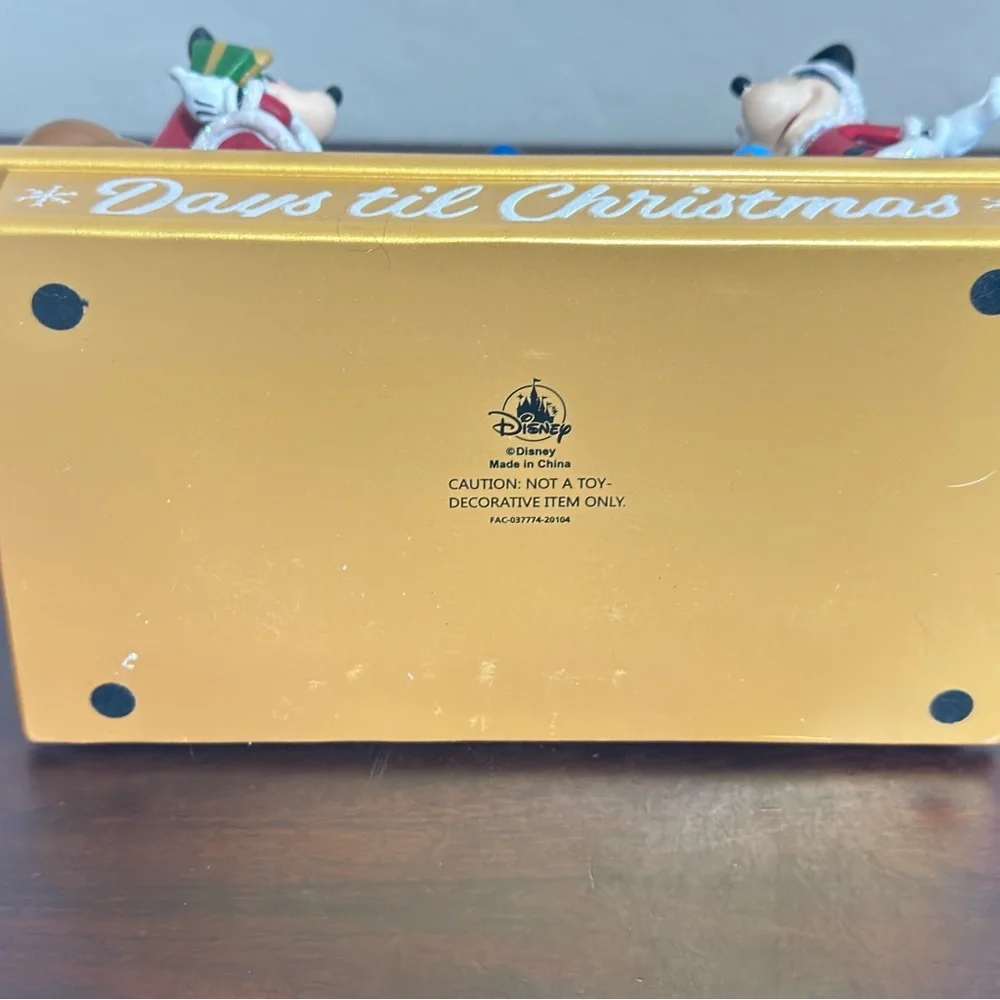 Disney Parks Mickey & Minnie Christmas Holiday Castle Countdown Calendar 2020